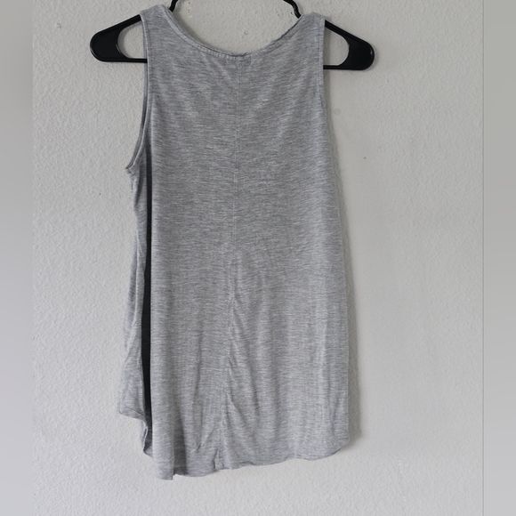 Old navy women's tank top, gray color pristine condition size small Athleisure - Picture 4 of 9